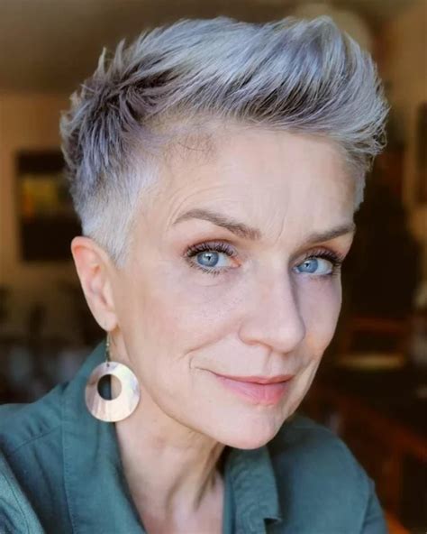 pixie cut lang für ältere frauen|pixie cut für 50 jährige.